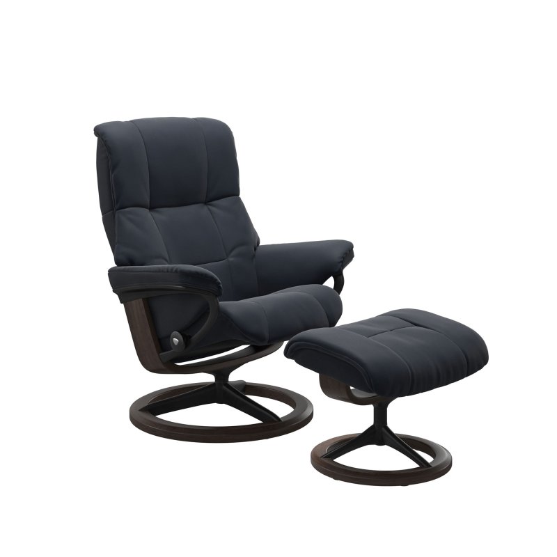 Stressless Stressless Mayfair Chair in Leather, Signature Base with Footstool