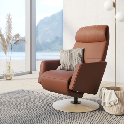 Stressless Scott Power Recliner in Leather with Disc Base Stressless Scott Power Recliner in Leather with Disc Base