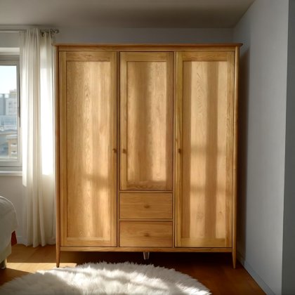 Ercol Teramo 3 Door Wardrobe