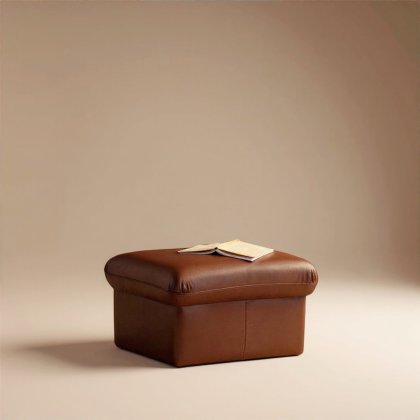 Stool in Leather Stool in Leather