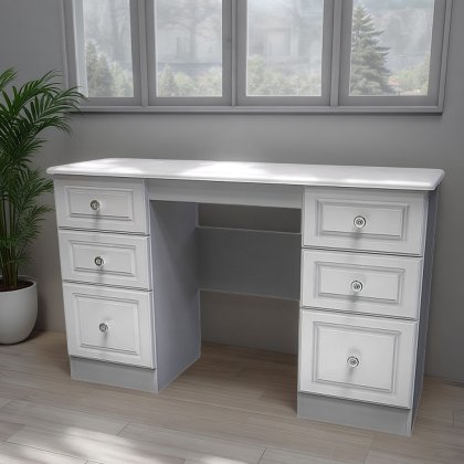 Pembroke Kneehole Pembroke Kneehole