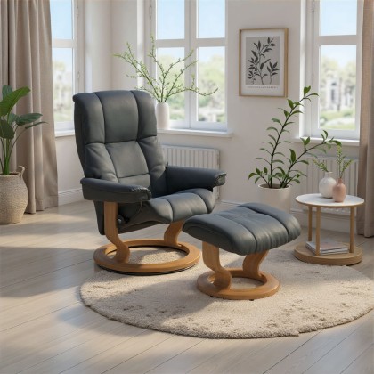 Stressless Mayfair Chair in Leather, Classic Base with Footstool