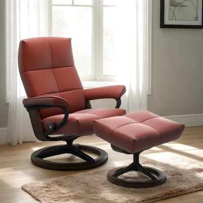 Stressless David Chair in Leather, Signature Base with Footstool