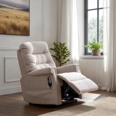 Celebrity Sandhurst Grande Recliner in Aquaclean