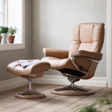 Stressless Mayfair Chair in Leather, Signature Base with Footstool