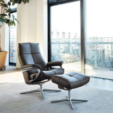 Stressless David Chair in Leather, Cross Base with Footstool Stressless David Chair in Leather, Cross Base with Footstool
