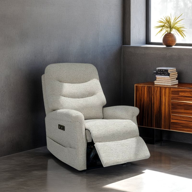 Celebrity Celebrity Hollingwell Petite Recliner in Performance Plus