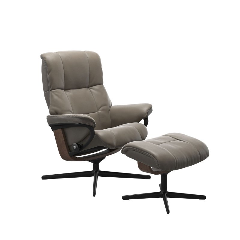 Stressless Stressless Mayfair Chair in Leather, Cross Base with Footstool